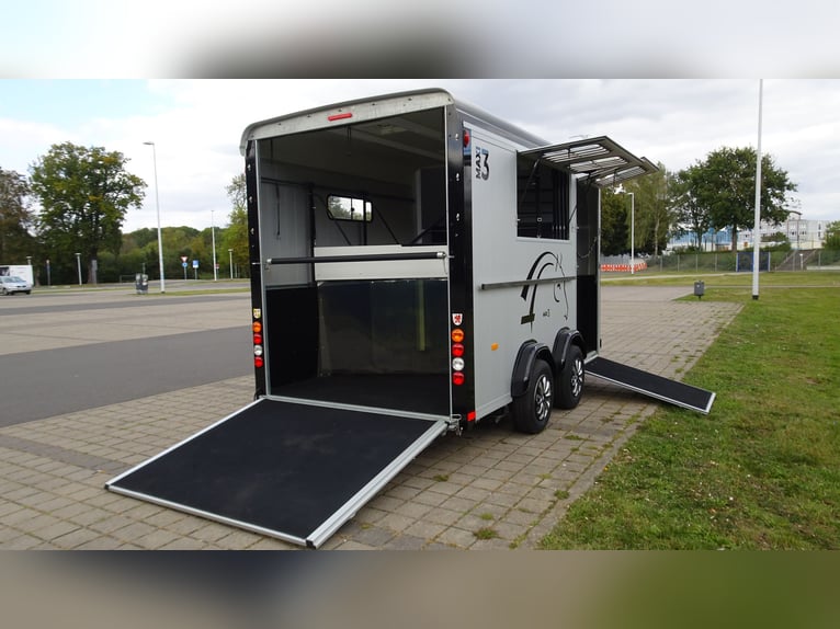 Cheval Liberte Pferdeanhänger  Maxi 3 / 3Pferde / Pullmann 2 Fahrwerk / schwarz