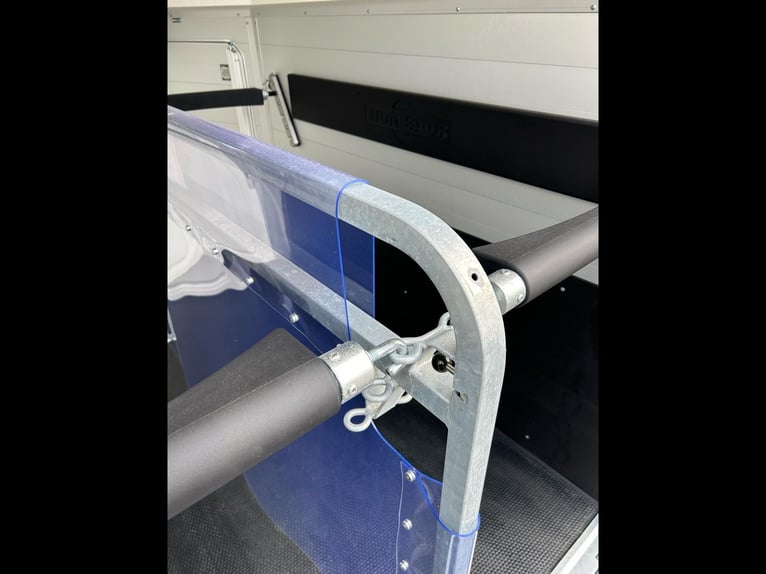 Humbaur Pferdeanhänger Xanthos Aero 2400 2,4t Sattelkammer 100km/h Black