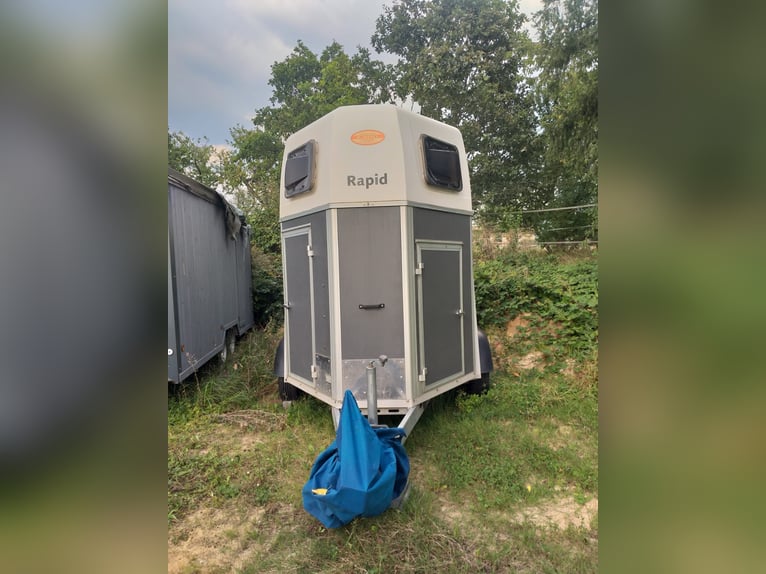 Humbaur Rapid Pferdeanhönger mit Sattelkammer , TÜV neu