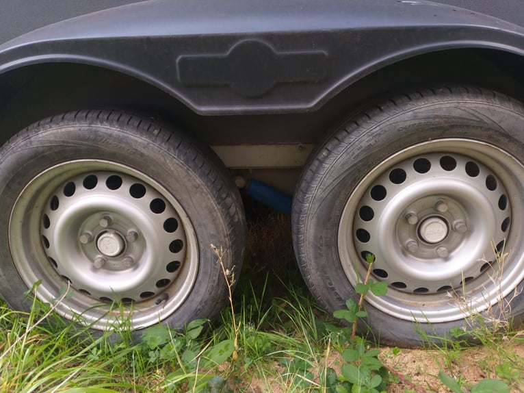 Humbaur Rapid Pferdeanhönger mit Sattelkammer , TÜV neu