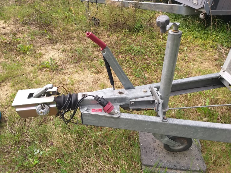Humbaur Rapid Pferdeanhönger mit Sattelkammer , TÜV neu