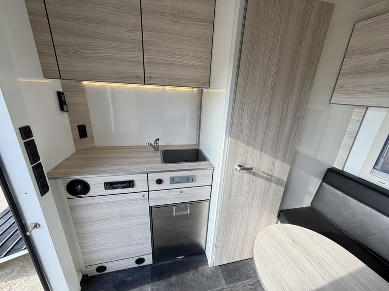 Iveco Daily RJH Sport Pro H2 für 2 Pferde mit Wohnkabine, WC und Dusche - Gebrauchtfahrzeug LKW