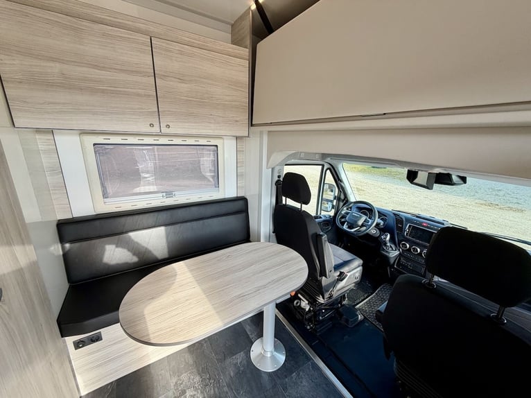 Iveco Daily RJH Sport Pro H2 für 2 Pferde mit Wohnkabine, WC und Dusche - Gebrauchtfahrzeug LKW