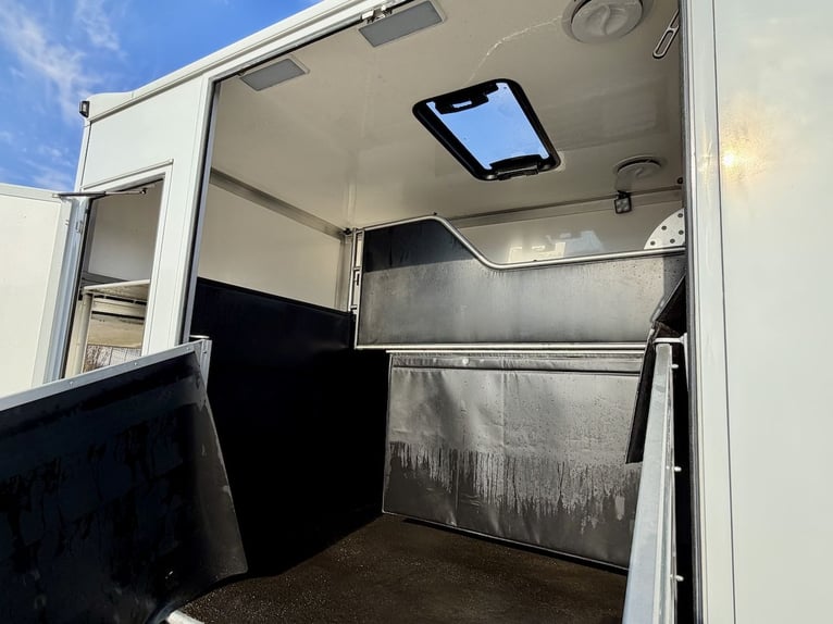 Iveco Daily RJH Sport Pro H2 für 2 Pferde mit Wohnkabine, WC und Dusche - Gebrauchtfahrzeug LKW