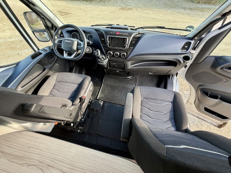 Iveco Daily RJH Sport Pro H2 für 2 Pferde mit Wohnkabine, WC und Dusche - Gebrauchtfahrzeug LKW