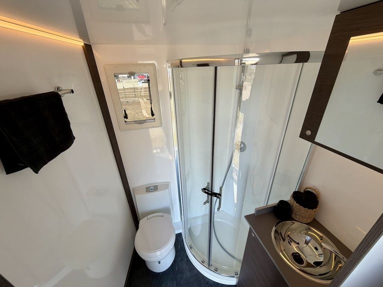 Iveco Eurocargo 160E RJH Ecoline H5 Pferdetransporter Slide-Out 5 Pferde LKW WC Dusche