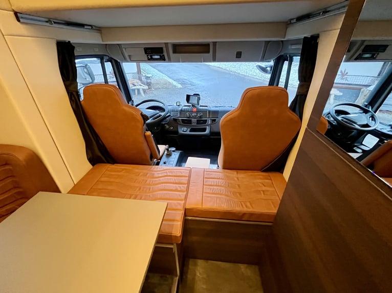 Iveco Eurocargo 80E RJH Pferdetransporter Wohnung Dusche WC 3-Pferde LKW