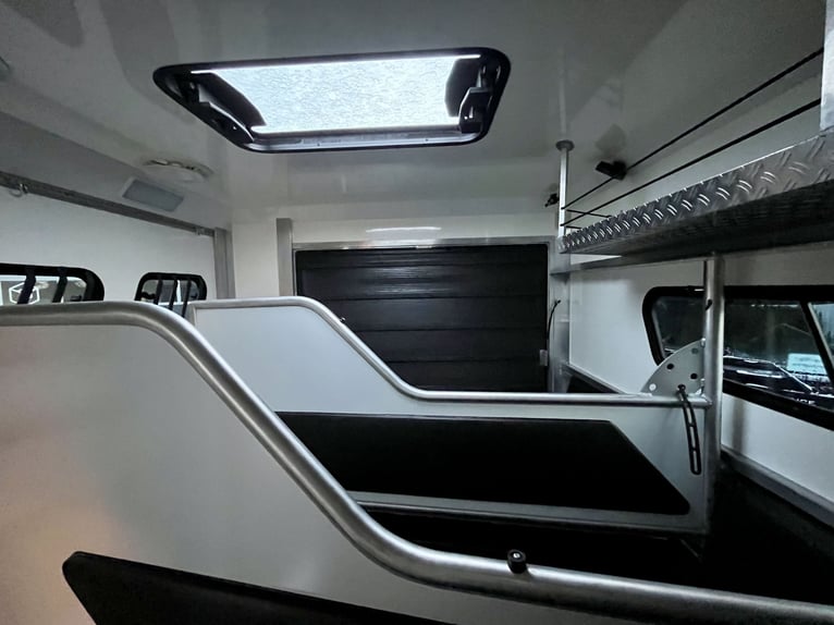 Iveco Eurocargo 80E RJH Pferdetransporter Wohnung Dusche WC 3-Pferde LKW