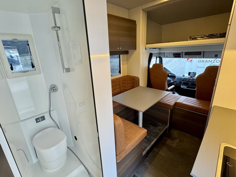 Iveco Eurocargo 80E RJH Pferdetransporter Wohnung Dusche WC 3-Pferde LKW