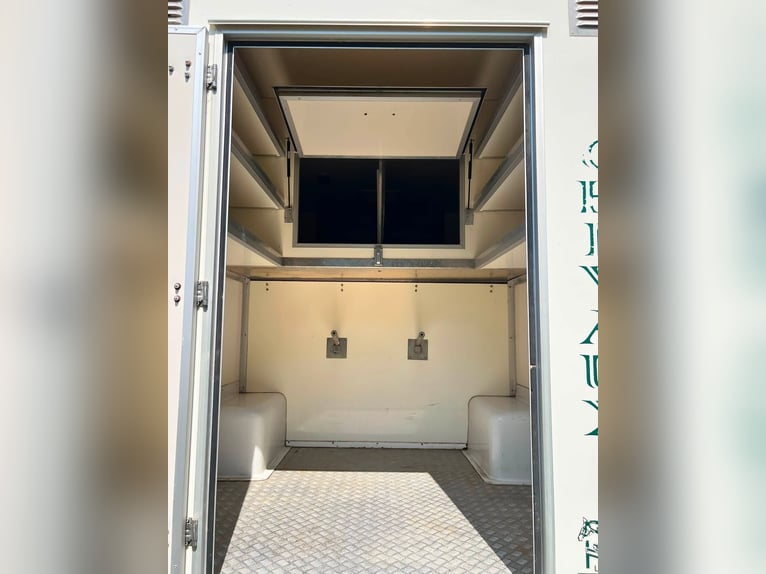 LKW für 2 Pferde