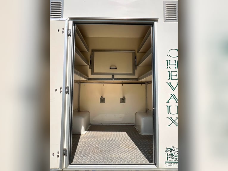 LKW für 2 Pferde