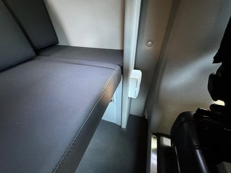 Pferdetransporter 5 Sitzplätze 3 Schlafplätze Renault Master Automatik Selbstfahrer Horsetruck VAN