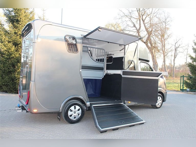Pferdetransporter 5 Sitzplätze 3 Schlafplätze Renault Master Automatik Selbstfahrer Horsetruck VAN
