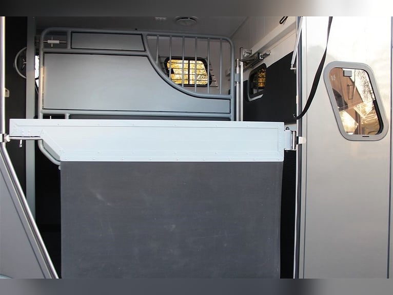 Pferdetransporter 5 Sitzplätze 3 Schlafplätze Renault Master Automatik Selbstfahrer Horsetruck VAN