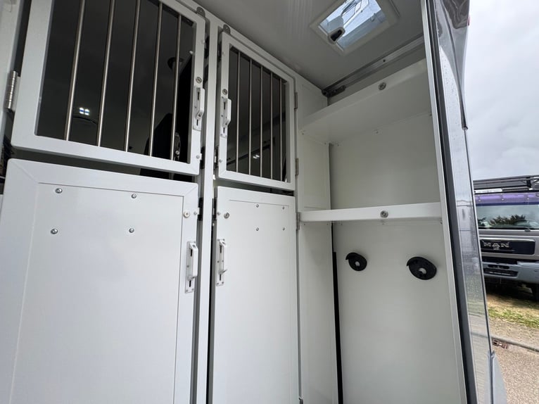 Pferdetransporter 5 Sitzplätze 3 Schlafplätze Renault Master Automatik Selbstfahrer Horsetruck VAN