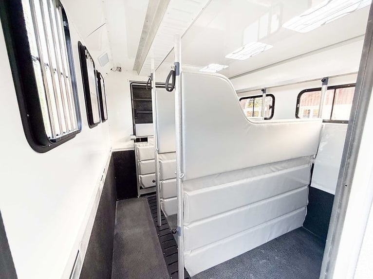 Pferdetransporter 7,5t 3 Pferde /Wohnung Iveco Daily 210PS Automatik Wohnmobil Viehtransporter