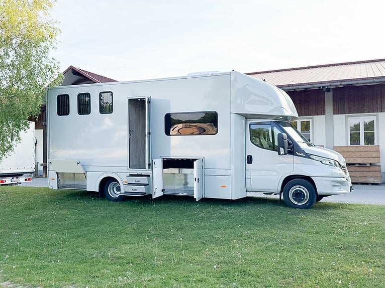 Pferdetransporter 7,5t 3 Pferde /Wohnung Iveco Daily 210PS Automatik Wohnmobil Viehtransporter