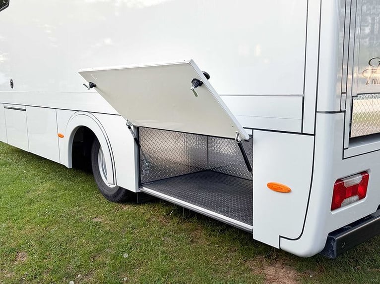Pferdetransporter 7,5t 3 Pferde /Wohnung Iveco Daily 210PS Automatik Wohnmobil Viehtransporter