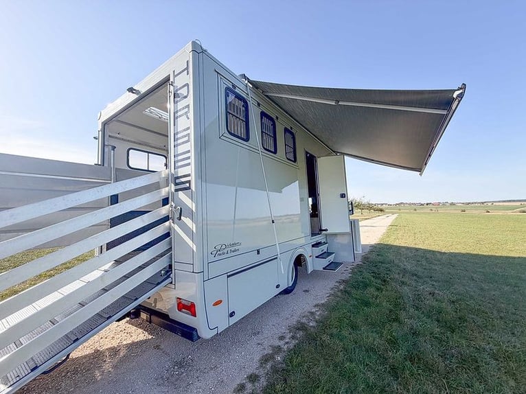 Pferdetransporter 7,5t Automatik 210 PS Wohnmobil 3 Pferde Klima im Pferdeabteil Horsetruck Camion