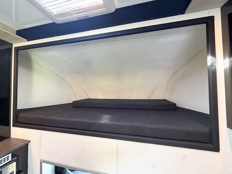 Pferdetransporter 7,5t Automatik 210 PS Wohnmobil 3 Pferde Klima im Pferdeabteil Horsetruck Camion