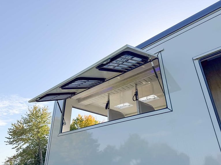 Pferdetransporter 7,5t Automatik 210 PS Wohnmobil 3 Pferde Klima im Pferdeabteil Horsetruck Camion