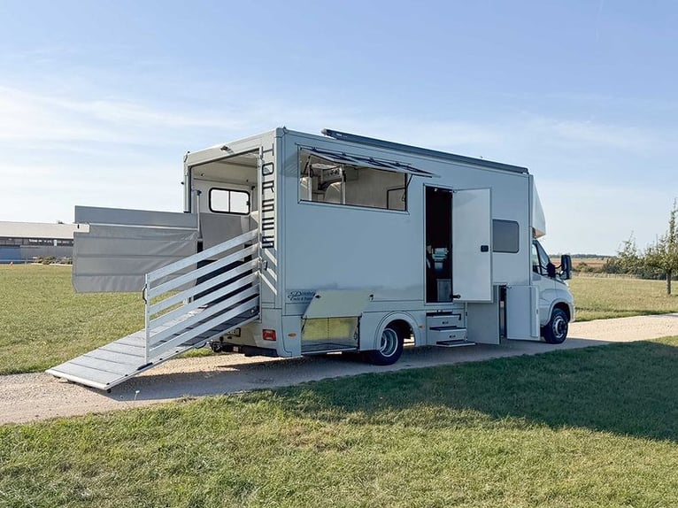 Pferdetransporter 7,5t Automatik 210 PS Wohnmobil 3 Pferde Klima im Pferdeabteil Horsetruck Camion