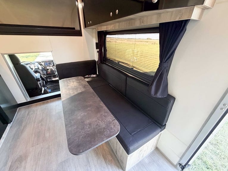 Pferdetransporter 7,5t Automatik 210 PS Wohnmobil 3 Pferde Klima im Pferdeabteil Horsetruck Camion