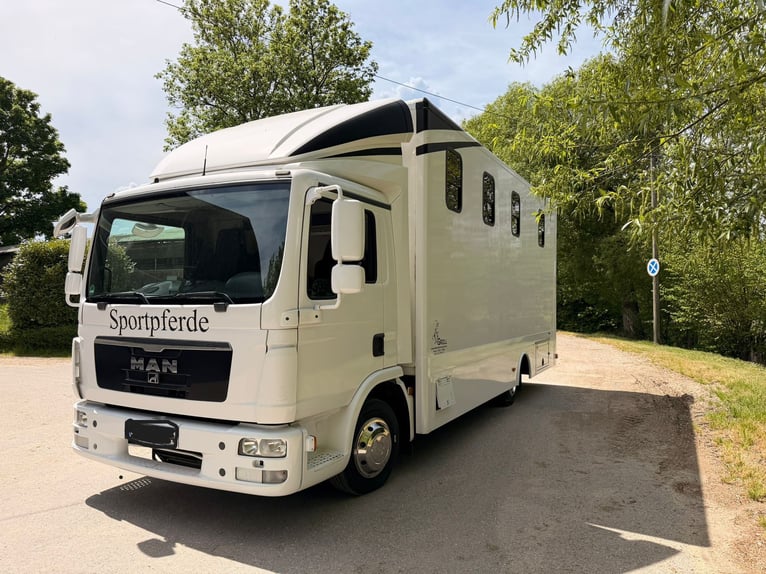 Pferdetransporter für 4 Pferde MAN TGL 8.180