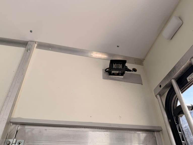 Pferdetransporter für 4 Pferde MAN TGL 8.180
