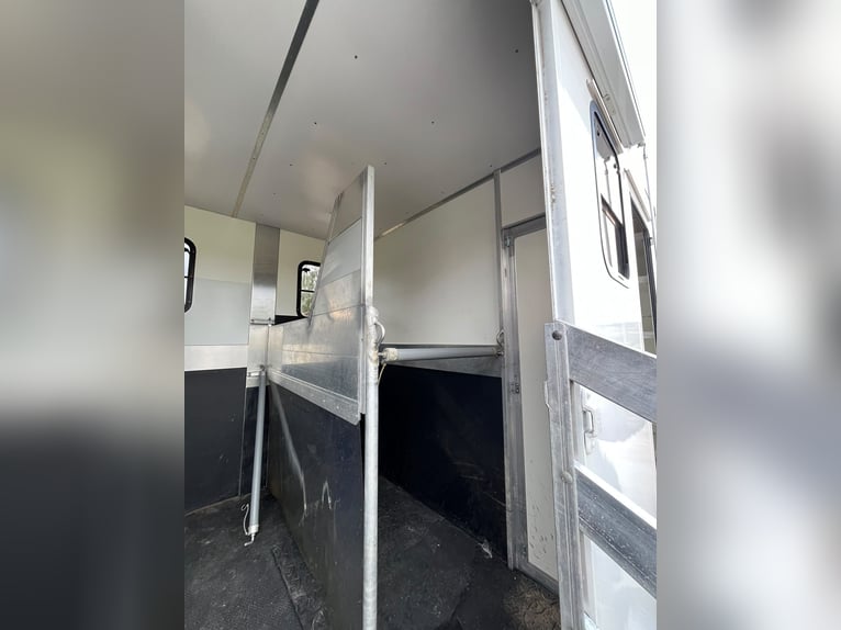 Pferdetransporter für 4 Pferde MAN TGL 8.180