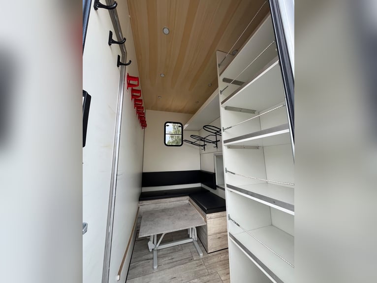 Pferdetransporter für 4 Pferde MAN TGL 8.180