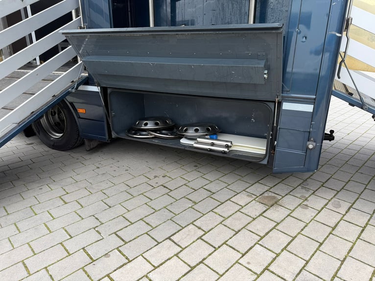 PFERDETRANSPORTER IVECO 15.280 EHC