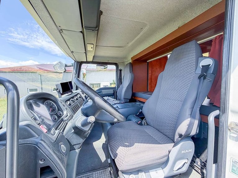 Pferdetransporter MAN TGM  18.240 Wohnabteil mit POP Out 6 Pferde Horsetruck Viehtransporter