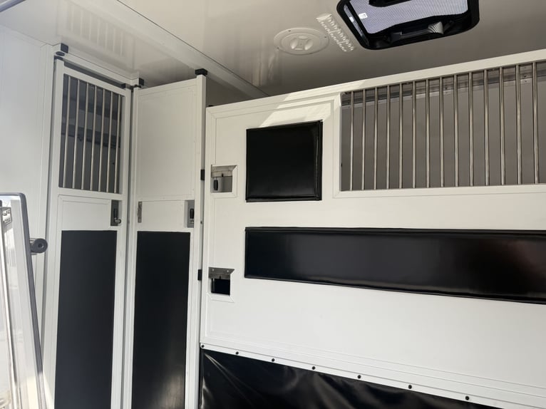 Volkswagen Crafter 4x4 (4Motion) 2023 Neuer Pferdeanhänger für Hengst