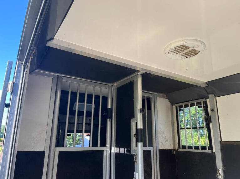 2er Pferdetransporter Renault Master Equita wenig benutzt