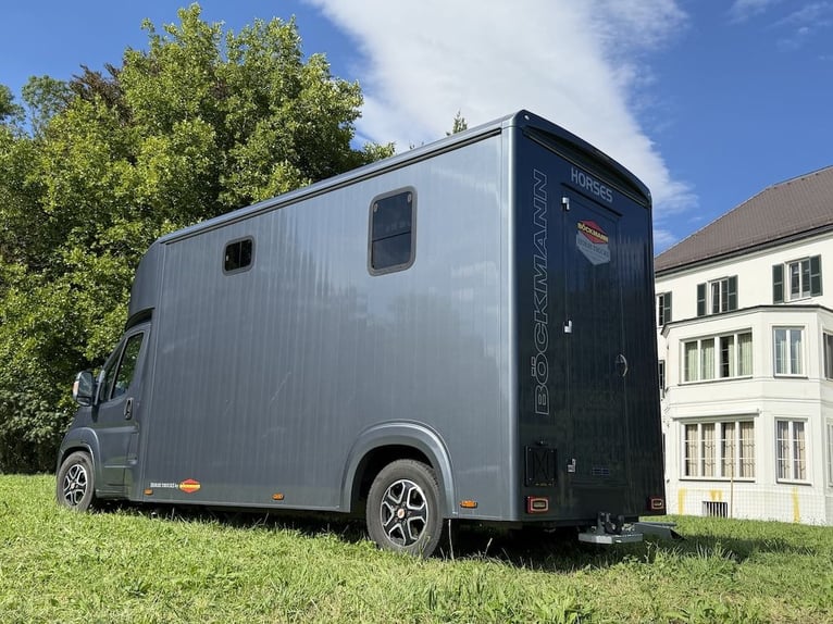 FIAT Ducato Böckmann Compact 2-Pferdetransporter Automatik 5-Sitzer TOP-Gebrauchtfahrzeug LKW
