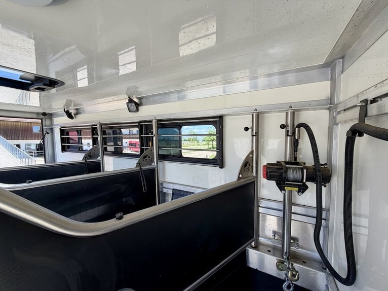 IVECO Daily RJH Sport Pro H3 Pferdetransporter Wohnkabine 3 Pferde Automatik WC Dusche LKW