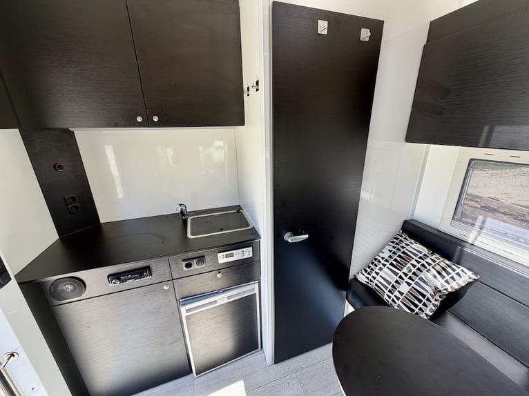 IVECO Daily RJH Sport Pro H3 Pferdetransporter Wohnkabine 3 Pferde Automatik WC Dusche LKW