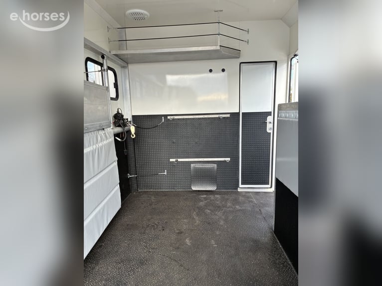 Mercedes-Benz Pferdetransporter Fuso Automatik 7,5t PV Anlage autark Pop-out Horsetruck Wohnmobil