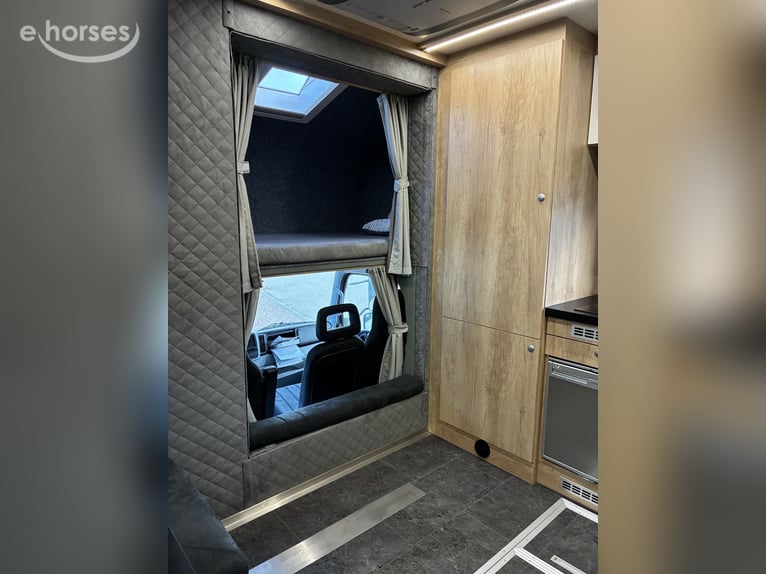 Mercedes-Benz Pferdetransporter Fuso Automatik 7,5t PV Anlage autark Pop-out Horsetruck Wohnmobil