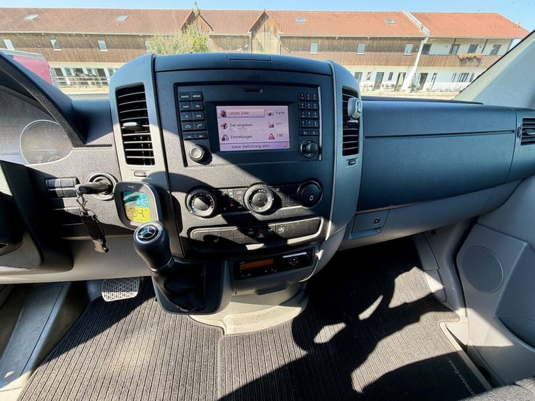 Mercedes-Benz Sprinter 2-Pferdetransporter Sattelkammer LKW