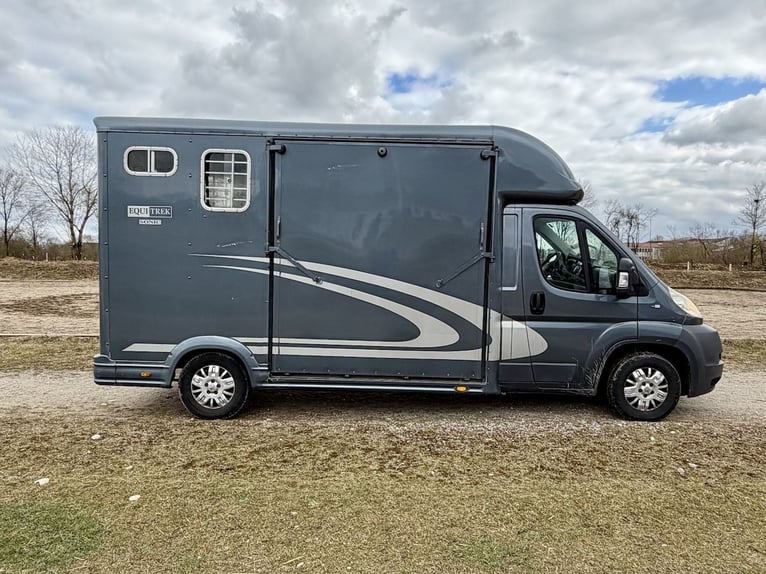Peugeot Boxer Equitrek Sonic 2-Pferdetransporter LKW - Gebrauchtfahrzeug im Kundenauftrag