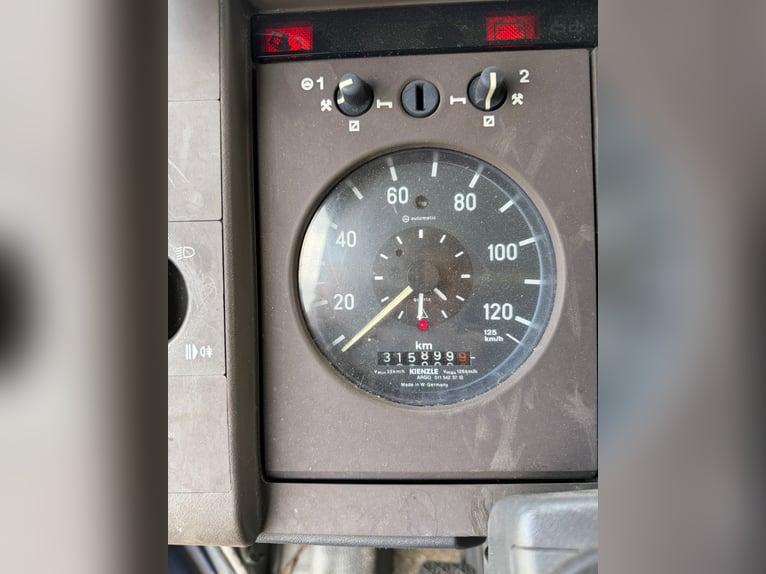 Pferdelkw 814 Mercedes mit H Zulassung für 4 Pferde. Neuer Tüv