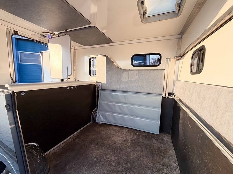 Pferdetransporter 5 Sitzer Automatik Nur 80.300KM Opel Movano Klima Tempomat Paragan Horsevan