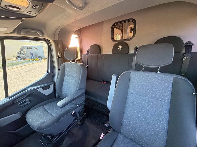 Pferdetransporter 5 Sitzer Automatik Nur 80.300KM Opel Movano Klima Tempomat Paragan Horsevan