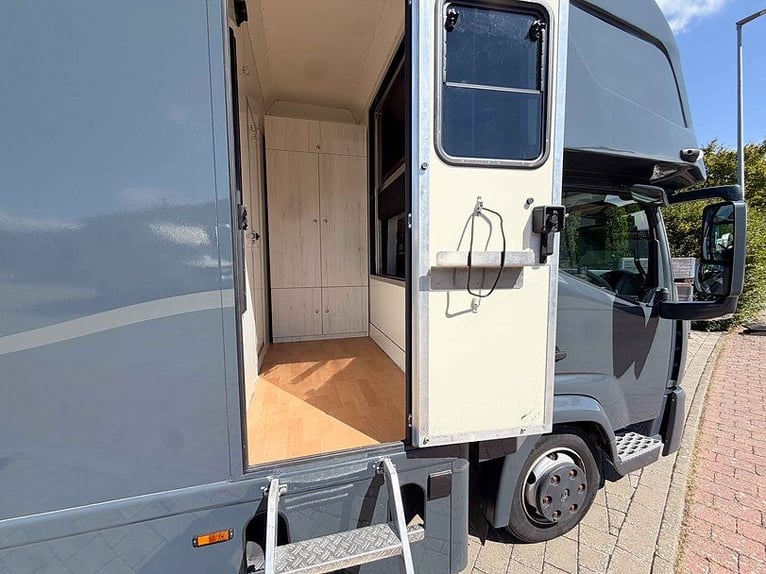 Pferdetransporter 7,5t Renault D2 Schaltgetriebe 65.000KM Euro 6 Norm 180 PS Klima Viehtransporter