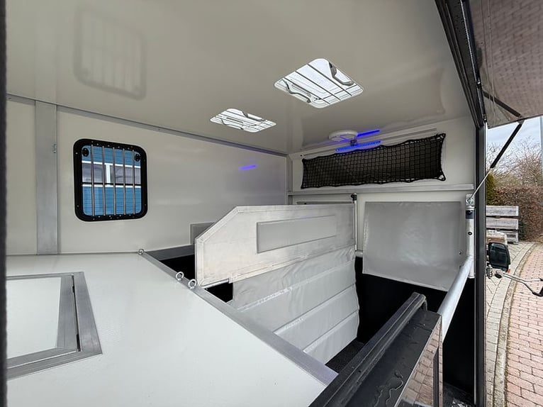 Pferdetransporter B-Führerschein 3,5t Neufahrzeug 2340KG !!!Klima Viehtransporter Selbstfahrer