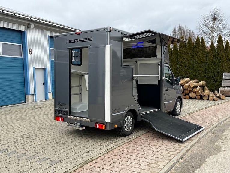 Pferdetransporter B-Führerschein 3,5t Neufahrzeug 2340KG !!!Klima Viehtransporter Tiertransporter
