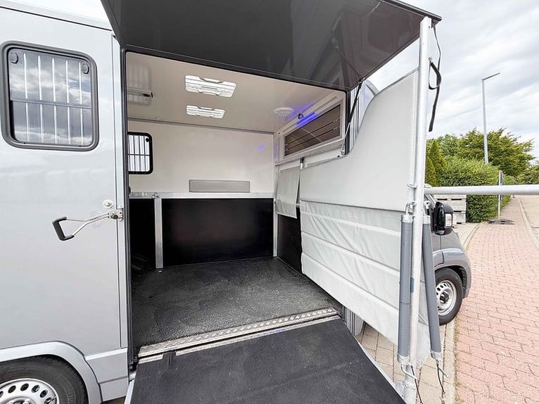Pferdetransporter Citroen Jumper Automatik 180PS Klima Navi Viehtransporter Horsetruck Horsevan