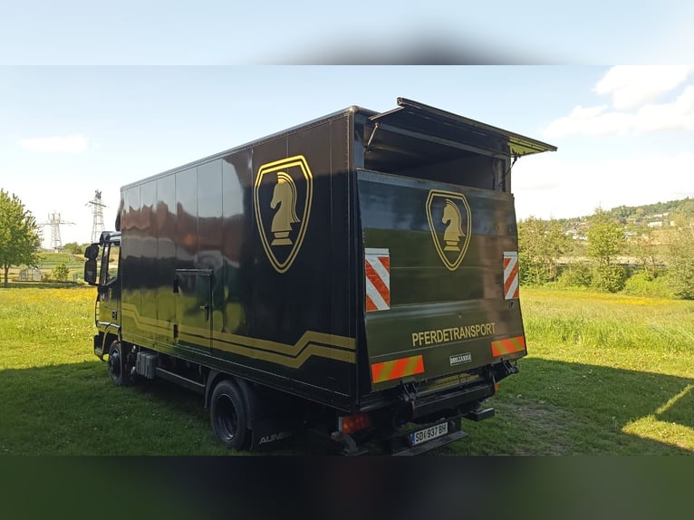 Pferdetransporter mit Wohnbereich
